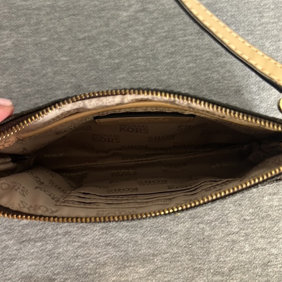 Michael Kors Jet Set Wristlet NWT! - Picture 6 of 6